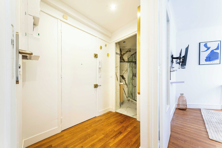 Bathroom 3, Cosy Apartment - 1br/4p - Montmartre, Paris