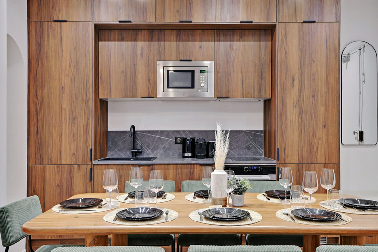 Dining 2, Chic and Spacious Apartment in the Heart of Paris, Paris