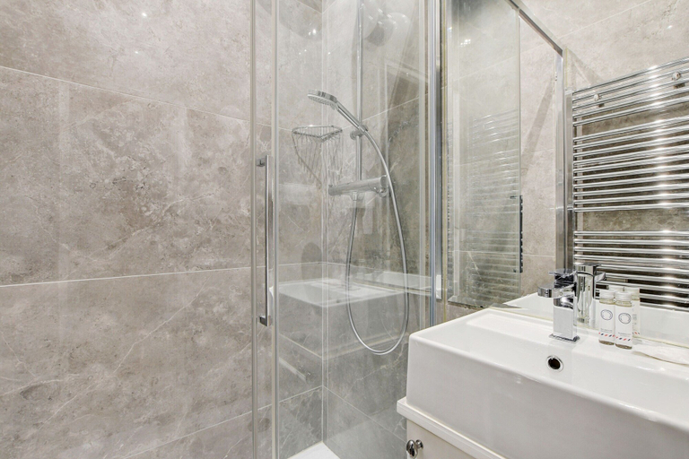 Bathroom 3, Charming Apartment - 1br/4p - Place Victor Hugo, Paris