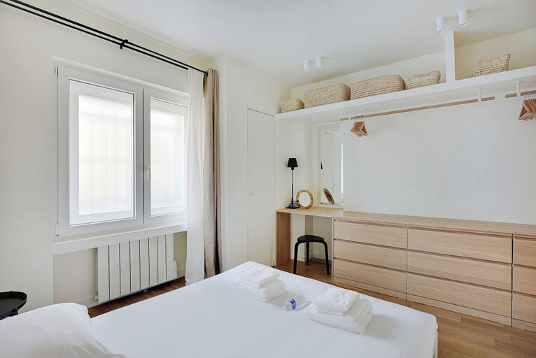 Room 3, Paris 19th: Urban Atmosphere, Paris
