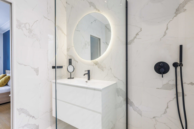 Bathroom 5, Chic Apartment - 2br/4p - Trocadero, Paris