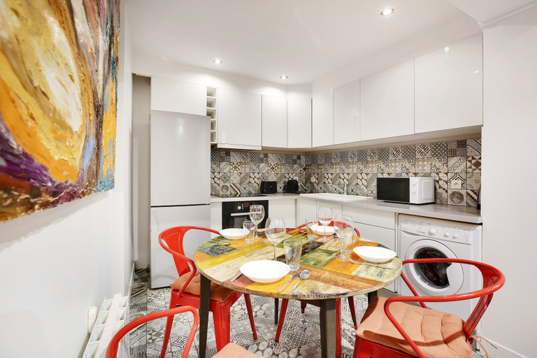 Dining 5, Cosy Apartment 6p/2br Republique, Paris