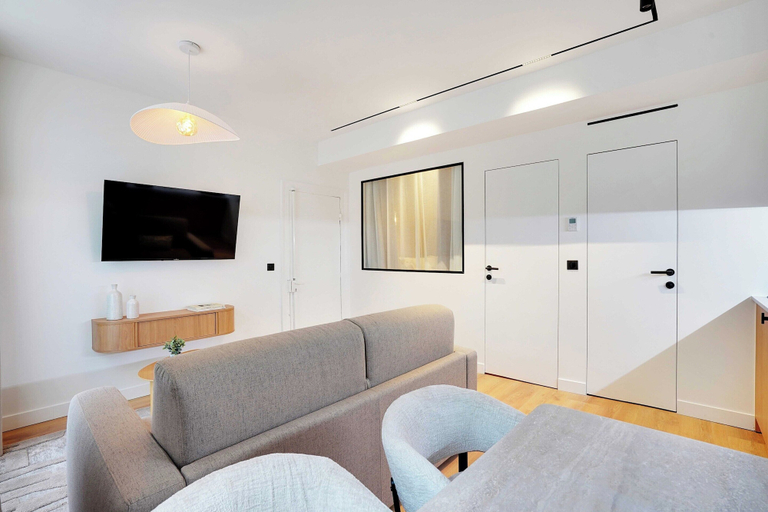 Living area 4, UrbanFlat 91 - Beautiful Apartment in Le Marais, Paris
