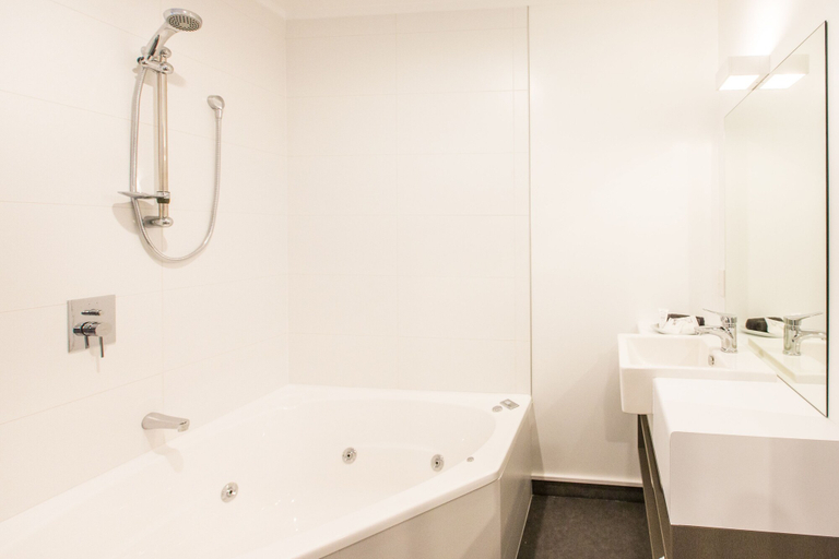 Bathroom 3, Asure Destiny on Fitzherbert Motel, Palmerston North