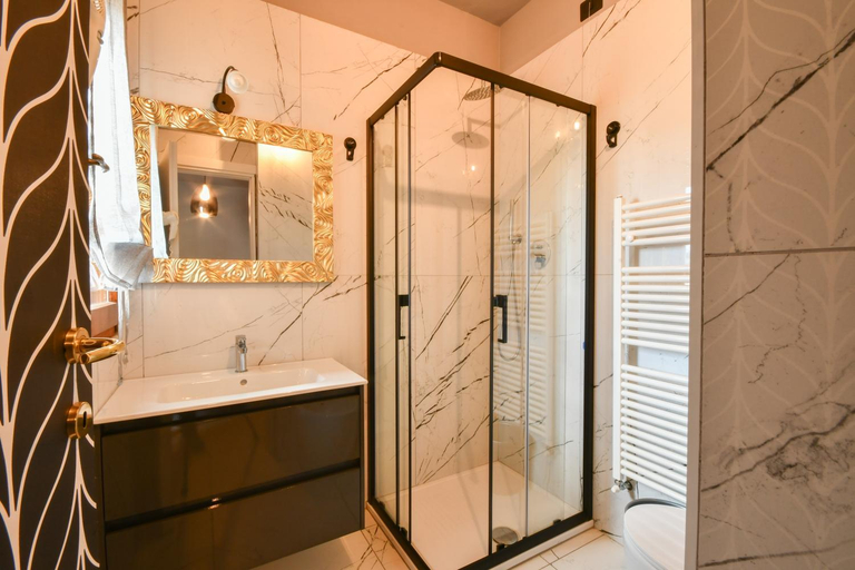 Bathroom 12