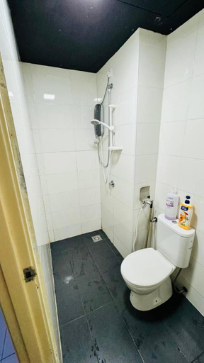 Bathroom 10