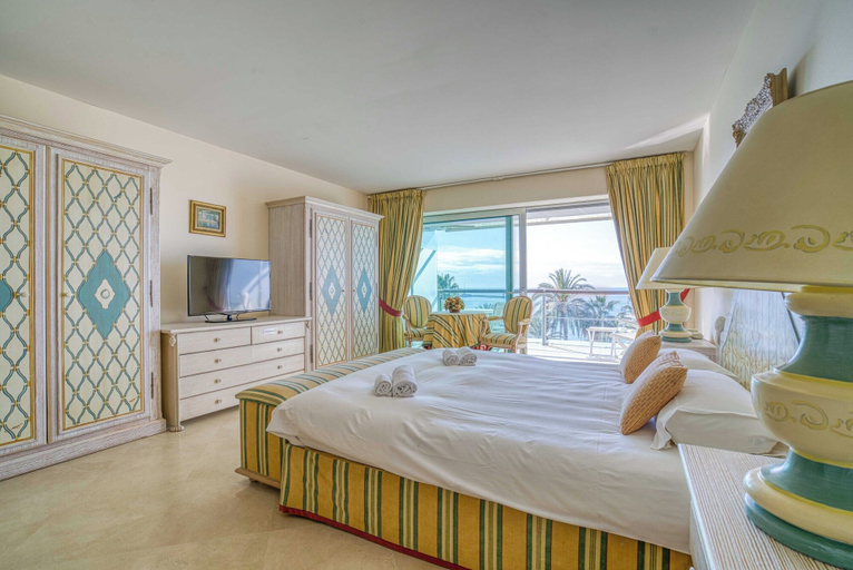 Room 3, Apartment 60sqm on the Croisette - Balcony With sea View, Alpes-Maritimes