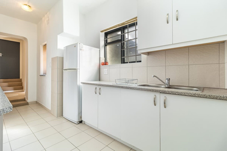 Room 5, Charming Garden Cottage-campsbay, City of Cape Town