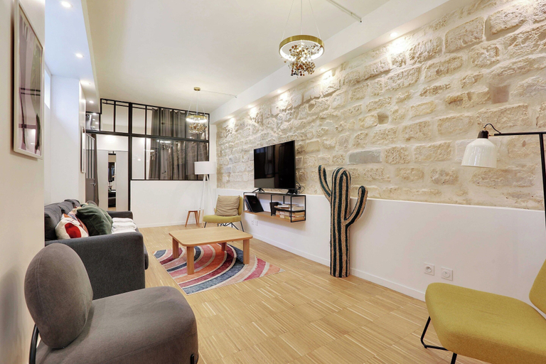 Living area 5, Spacious Apartment - 4br/10p Near Montmartre, Paris
