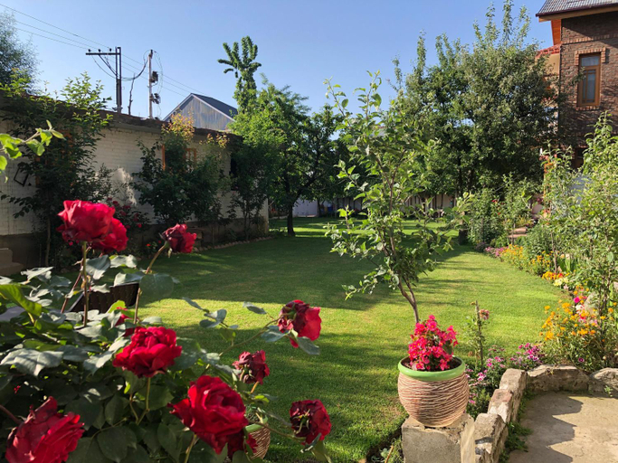 Garden, Kashmir Aikyam House, Srinagar