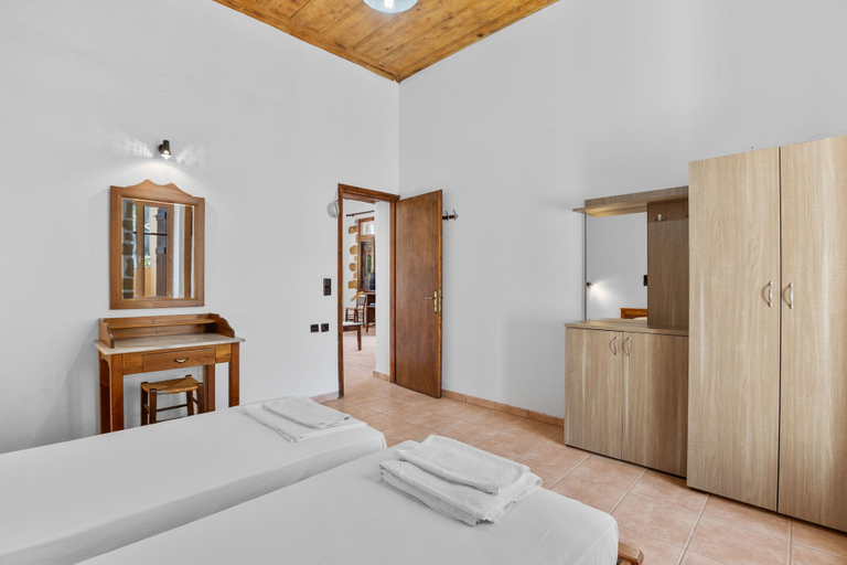 Room 3, Countryside Apartment 2 With Shared Swimming Pool, Crete