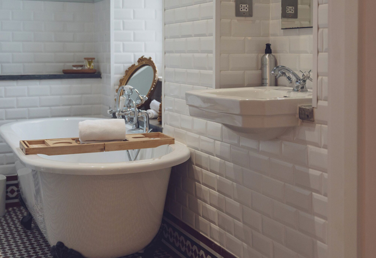 Bathroom 3, Eilean Sionnach Lighthouse Cottage, Highland