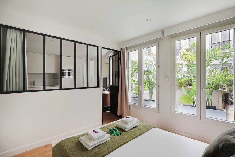 Room 2, Magnificent Apartment in Les Halles, Paris
