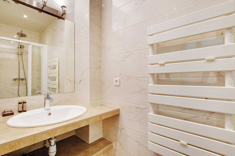 Bathroom 2, Refreshing Apartment - 2br/6p - Bastille, Paris