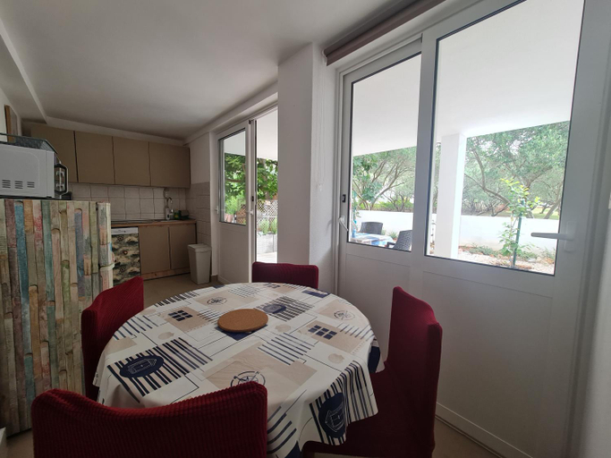 Others 4, Apartmani Jadro, Vir