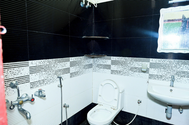 Bathroom 3, Elegance Homestay, Chikmagalur