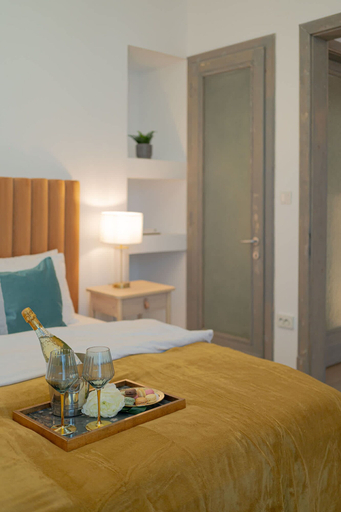 Room 2, Charming 2BR Apartment - Steps to Romanian Athenaeum, Municipiul Bucuresti