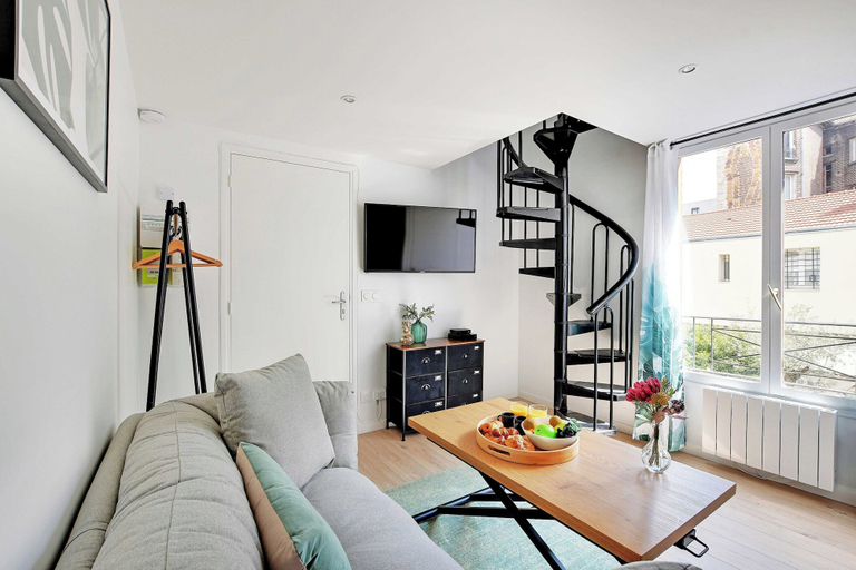 Living area 2, Charming Duplex - 1br/2p - Kremlin-bicetre, Val-de-Marne