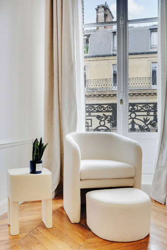 Living area 2, Magnificent Apartment - 4br/10p - Palais-royal, Paris