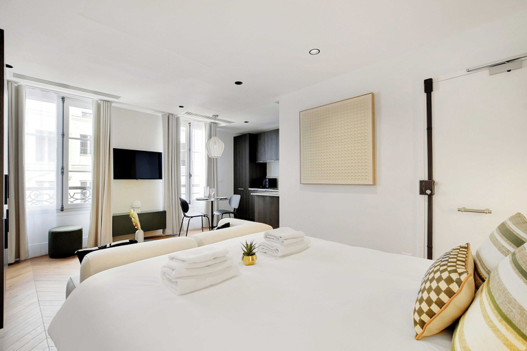 Room 4, Elegant Studio for 2 People - Palais Garnier, Paris