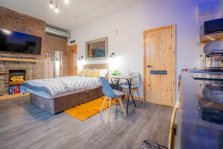 Room 4, Stylish Stays in Leeds, Hosted With Care, Leeds
