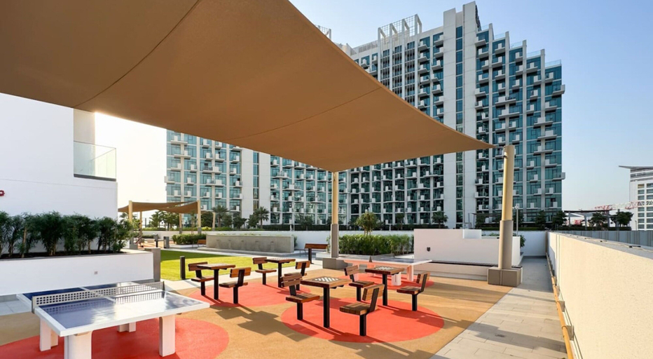 Room 2, 1BR Apt Near Downtown Dubai Pool Skyline Views, Dubai