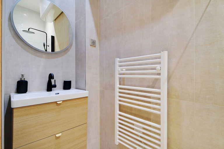 Bathroom 2, Charming Apartment - 2br/7p - Sacre-coeur / Ramey I, Paris