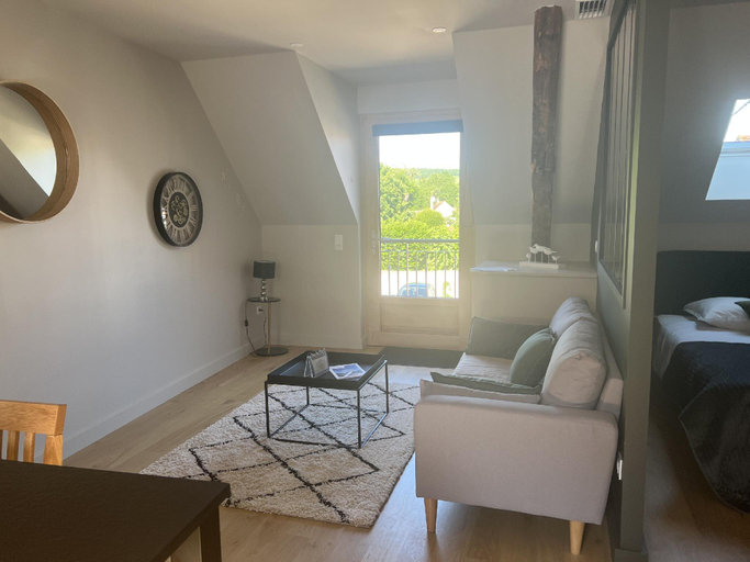 Others 4, Les Appartements du Domaine Gueguen, Yonne