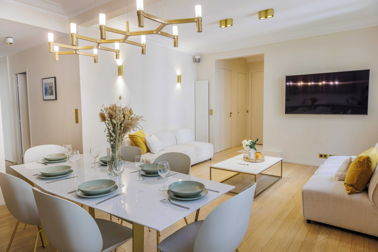 Dining 4, Chic Apartment - 2br/4p - Trocadero, Paris