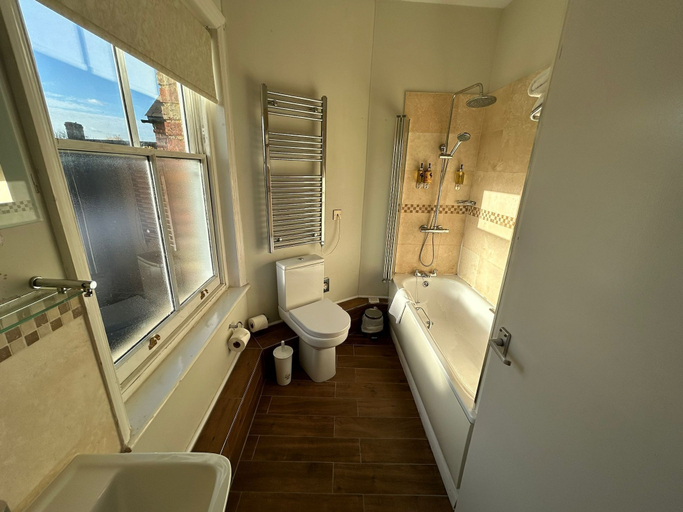 Bathroom 3, The Hind Hotel, Northamptonshire