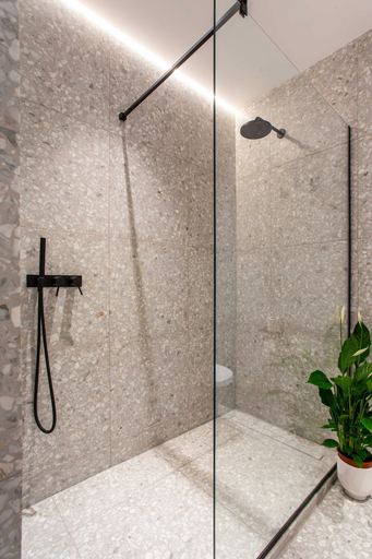 Bathroom 5, Magnificent 3br/8p Apartment - Montorgueil 8, Paris