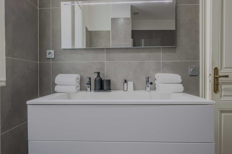 Bathroom 5, Spacious Apartment - 5br/12p - Chaillot, Paris