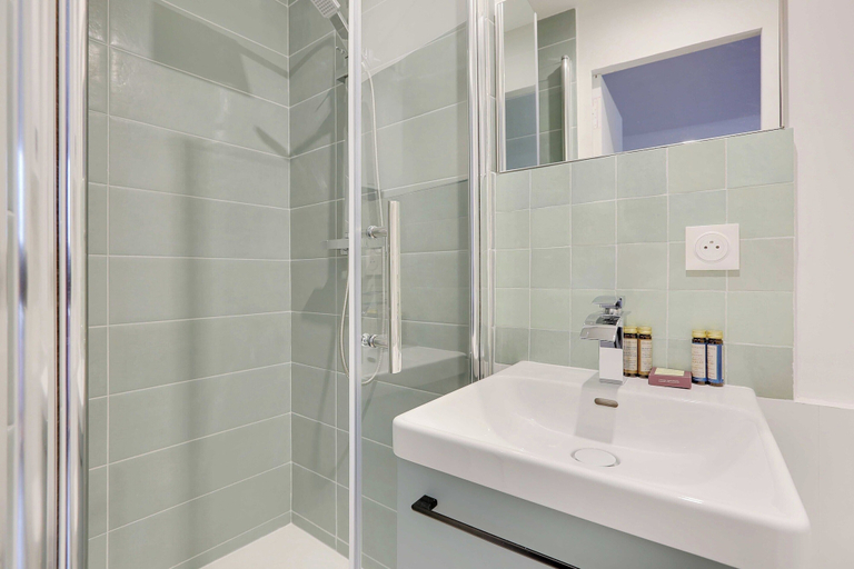 Bathroom 3, Charming Appartement - 1bd/4p - Batignolles, Paris