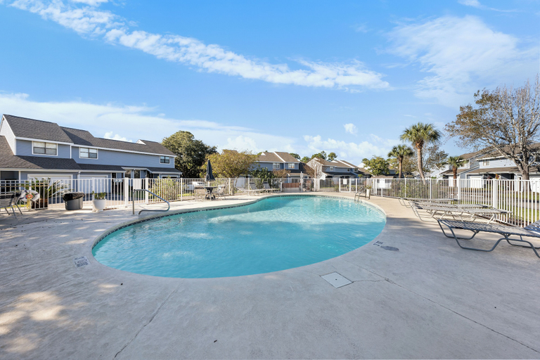 Sport & Beauty 5, Mariner Lakes Condos, Baldwin