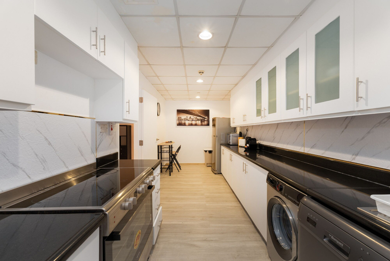 Room 5, Cozy 3BR Space at JBR Beach Nearby, Dubai
