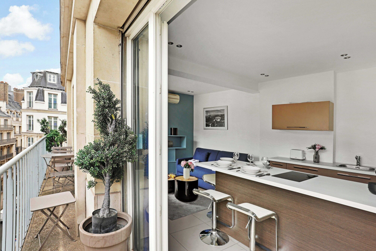 Private kitchen 2, Charming Apartment - 1br/4p - Saint Lazare, Paris