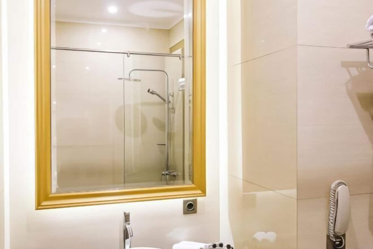 Bathroom 13