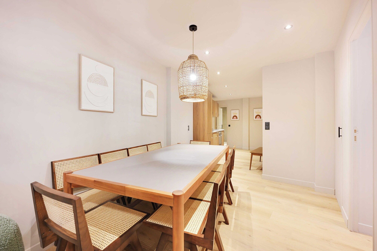 Dining, Magnificent Apt - 3bd/10p - Buttes aux Cailles, Paris