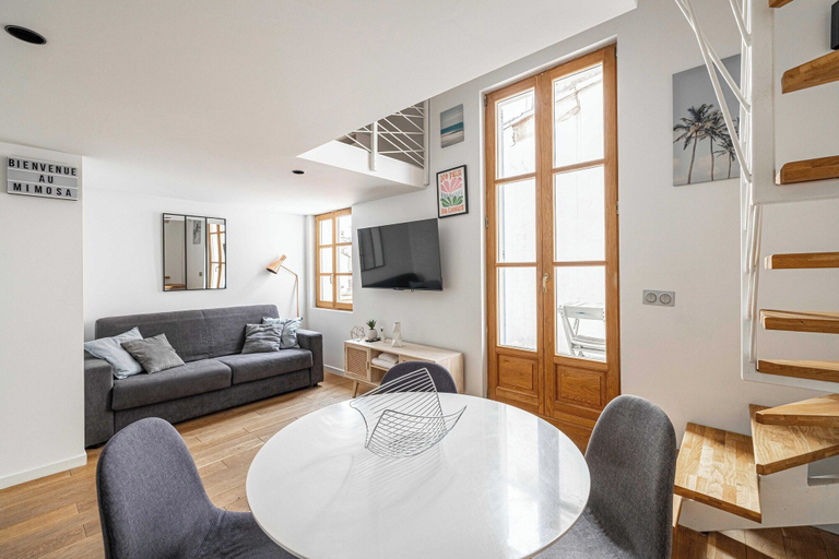 Dining 5, Magnificent Duplex - rue Meynadier Cannes Center - 1br/4p, Alpes-Maritimes