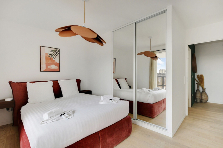 Bedroom 3, Magnificent apartment- 3BR 8P-Proche de la Seine, Hauts-de-Seine