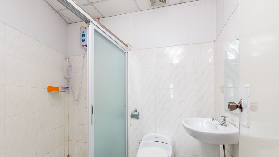 Bathroom 5, Marand Family Resort, Bauang