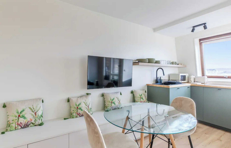 Dining, Beautiful Renovated Studio on Port de Deauville, Calvados
