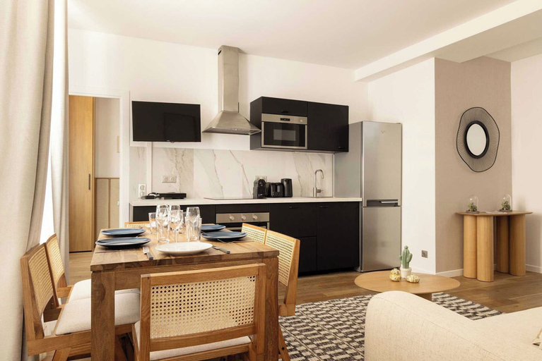 Private kitchen, Modern Apartment 2br/6p - Val-de-grace, Paris