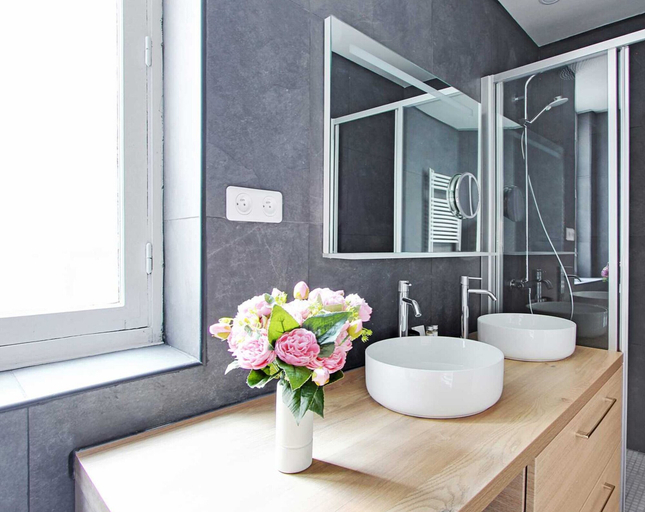 Bathroom, Charming apartment - 1BR/4P - Place des Vosges, Paris