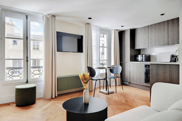 Living area, Elegant Studio - 2P - Madeleine / Palais Garnier, Paris