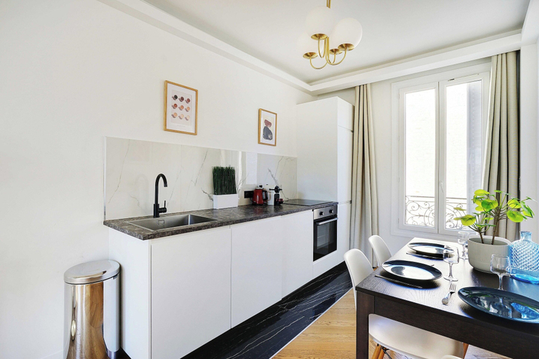 Private kitchen 4, Magnificent Apartment - 2br/6p - Tour Eiffel, Paris