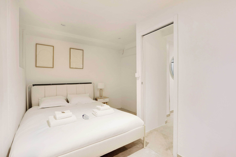 Bedroom 3, Cosy apartment - 1BR/6P - Batignolles, Paris
