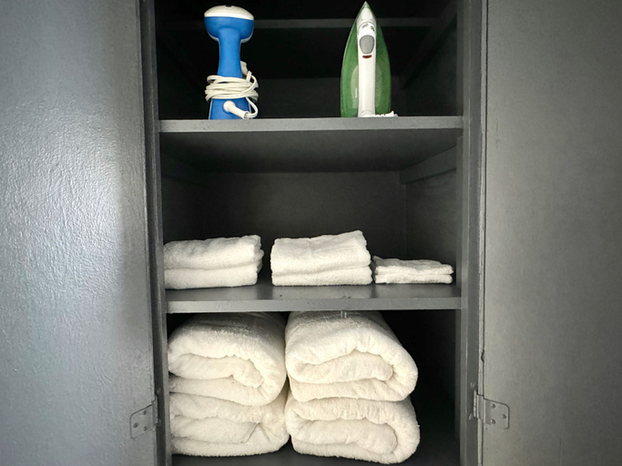 Room 5, 7BR Comfort Haven For 16 I Next to Tinker I EC, Oklahoma