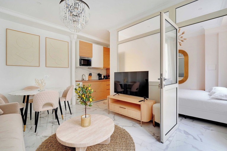 Living area 4, Cosy and Chic Apartment -1br/4p- Trocadero, Paris