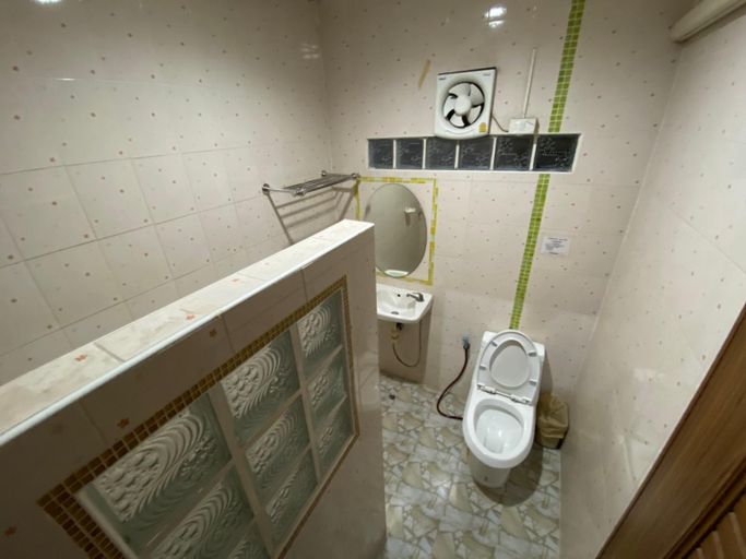 Bathroom 9